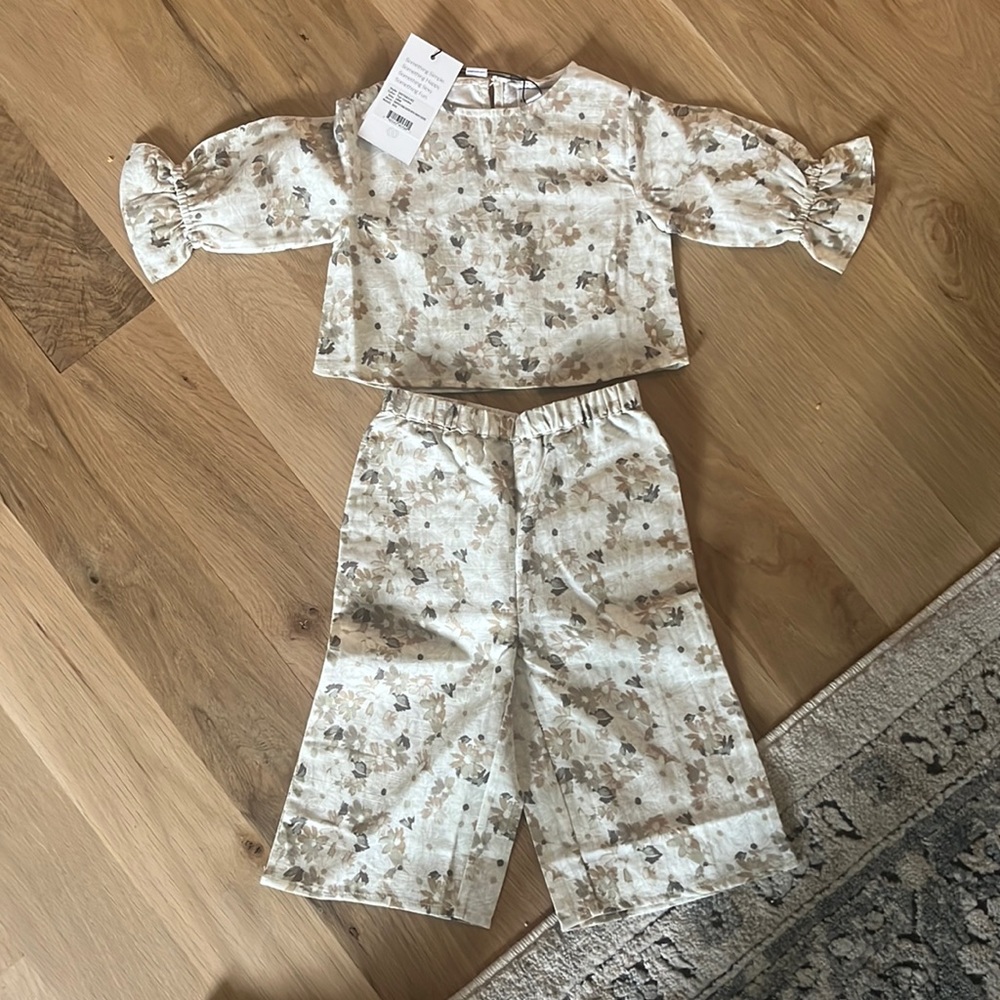 The most adorable Something Navy Linen set for girls. 18M